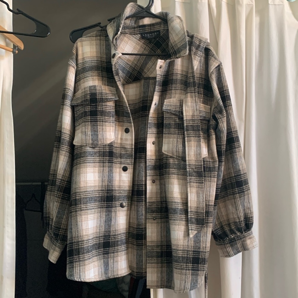 Laundry plaid bottom coat with matching tie
